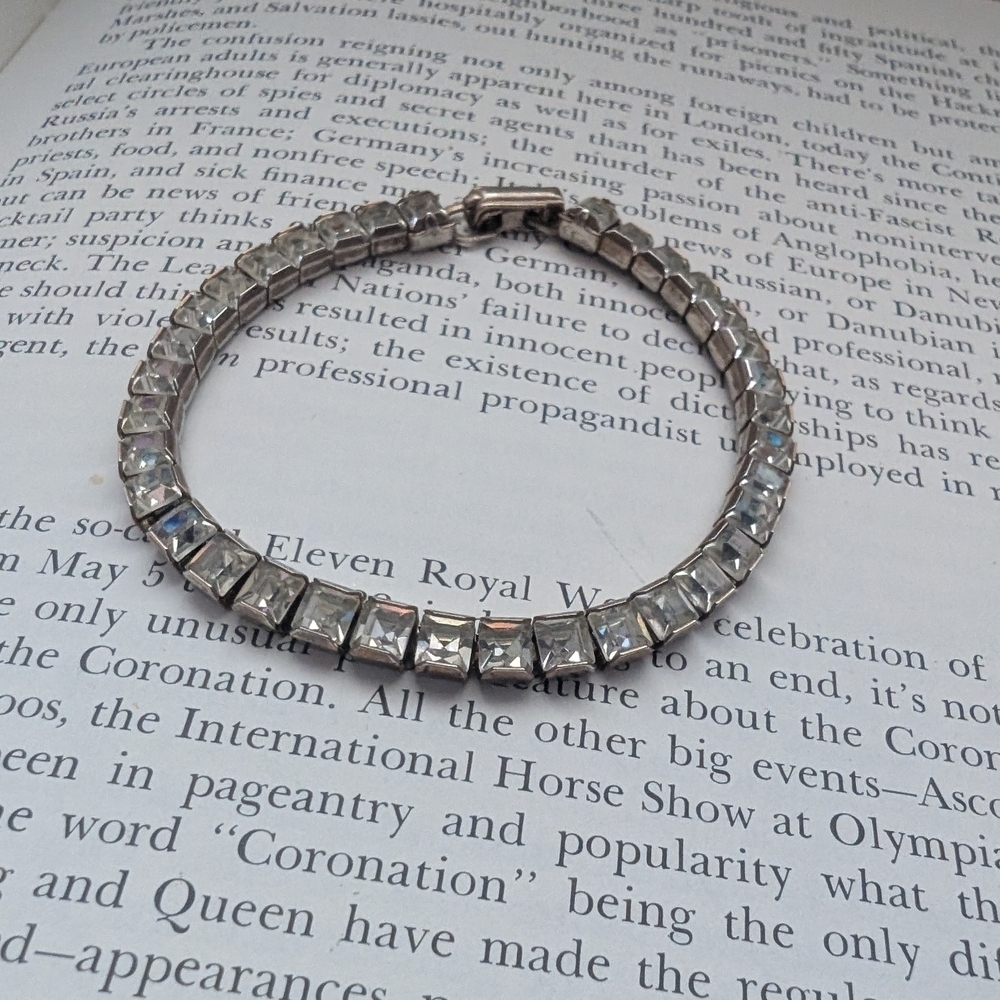 Elegant Silver Rhinestone Bracelet - Picture 2 of 12